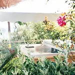 Apartment With Private Access To The