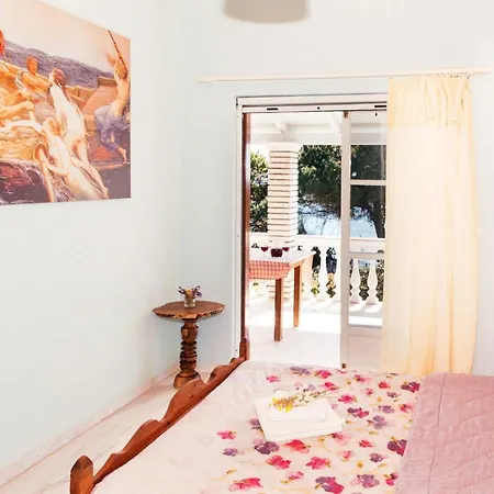 Apartment With Private Access To The Agios Matthaios (Corfu)