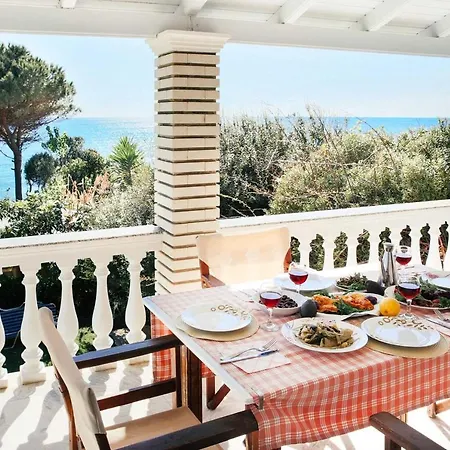 Apartment With Private Access To The