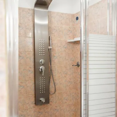 דירה With Private Access To The *