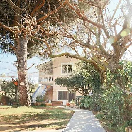 Appartamento With Private Access To The