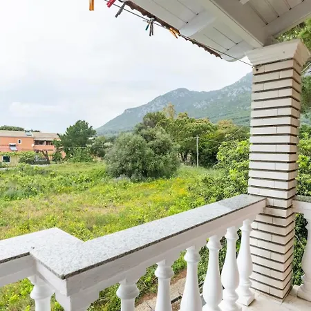 With Private Access To The Appartement Ágios Matthaíos
